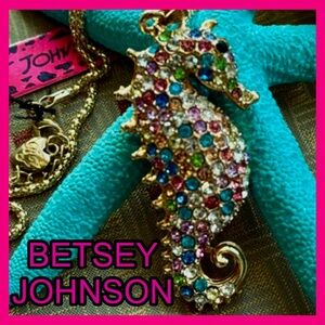 💕BETSEY JOHNSON Crystal Seahorse Pendant Necklace - NWT